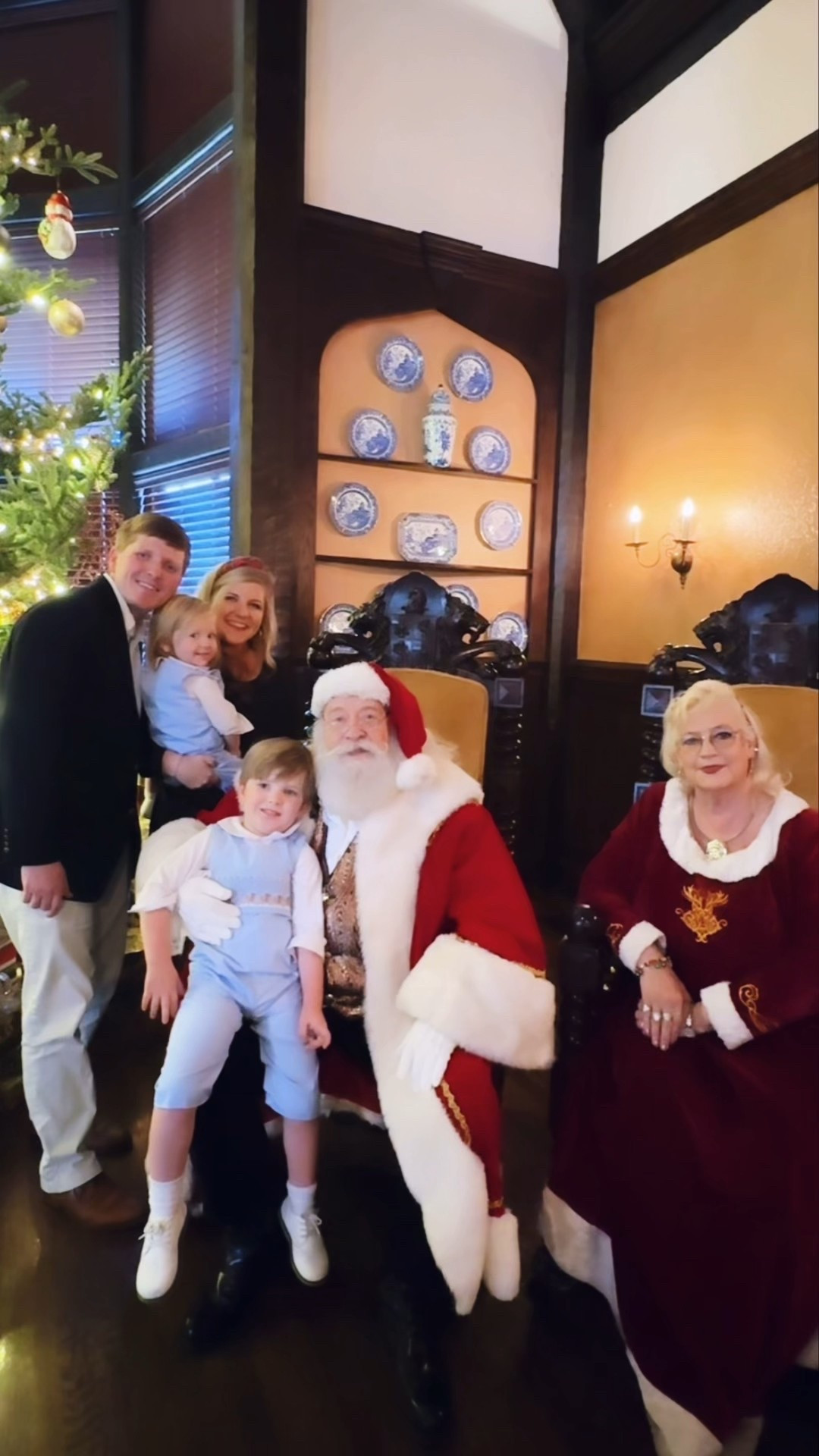 Our hearts and hands are so full of blessings and so grateful to the Lord this merry time of year!! ❤️💚 #santabrunch #bfcc #biltmoreforestcountryclub #biltmoreforestsantabrunch #santabrunch2025 #christmastraditions #magicalmemories #christmasmagic 

#LTKHoliday