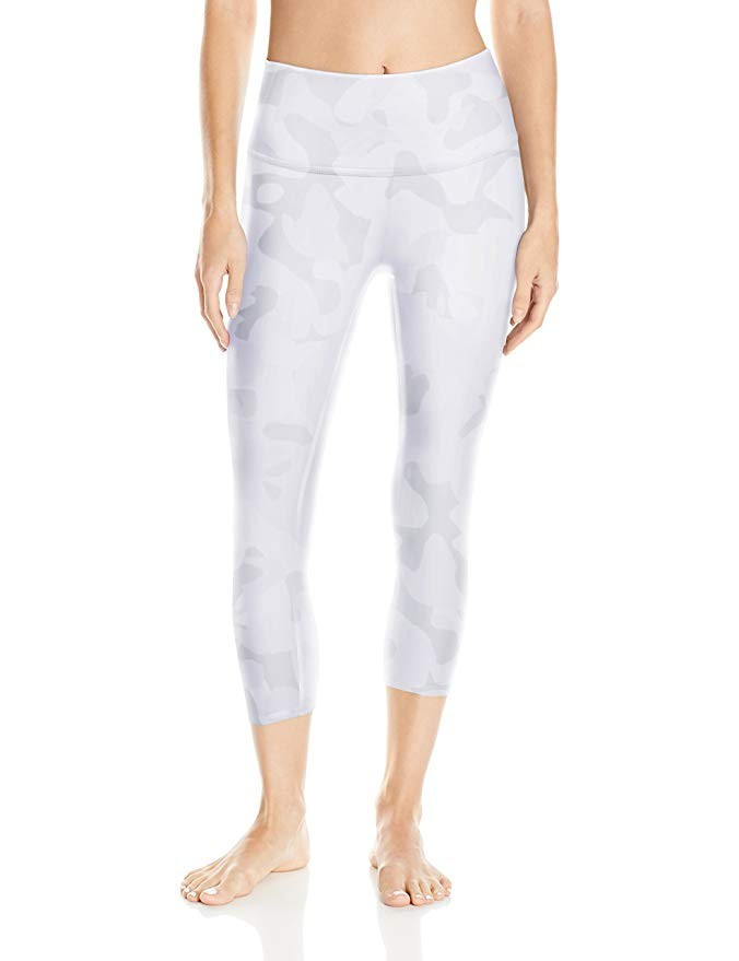 Alo Yoga Women's High Waist Airbrush Capri Printed | Amazon (US)