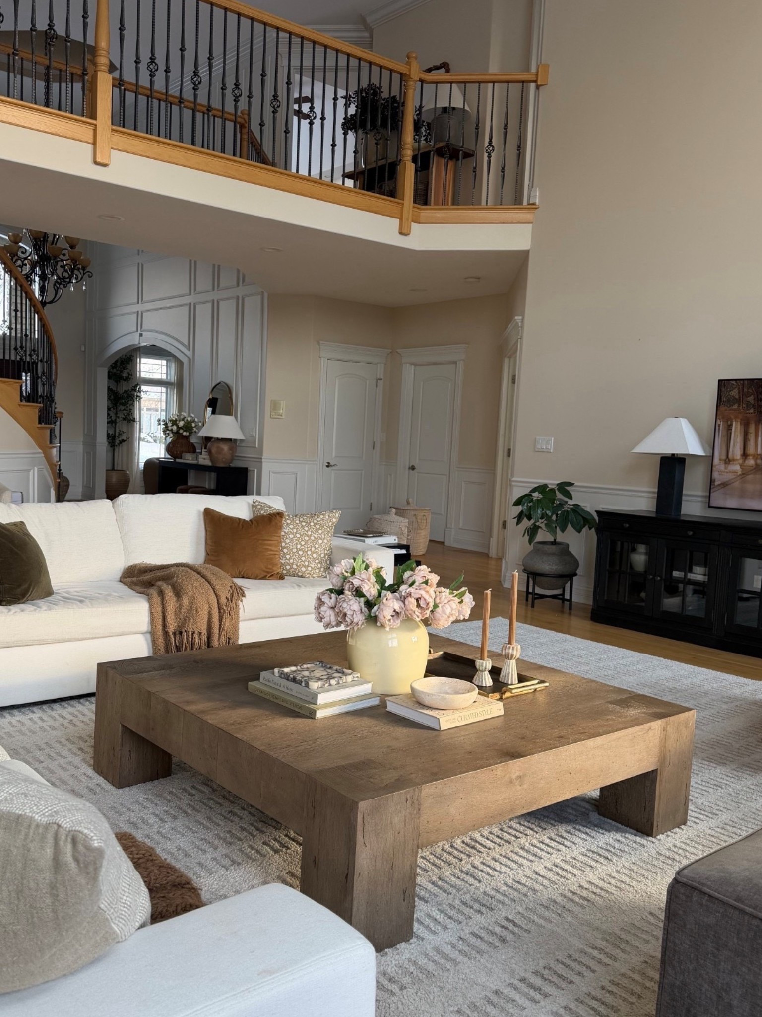 My simple rule for styling a coffee table 🤍

I always use three elements:

• something organic
• something stacked
• something sculptural

Most of these pieces are Amazon and make such a difference when styling a table.

Everything linked here.


#LTKHome