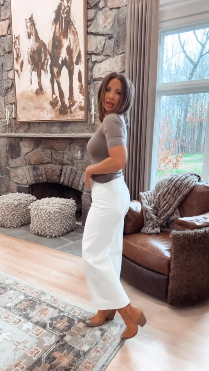 SPANXsmooth™
Jersey V-Neck Tee and SPANXshape™ EveryWear
Cropped Wide Leg Jeans linked! code BETSYXSPANX works. i’m wearing my tts medium in top and bottoms ♥️

#LTKSaleAlert #LTKStyleTip #LTKWorkwear