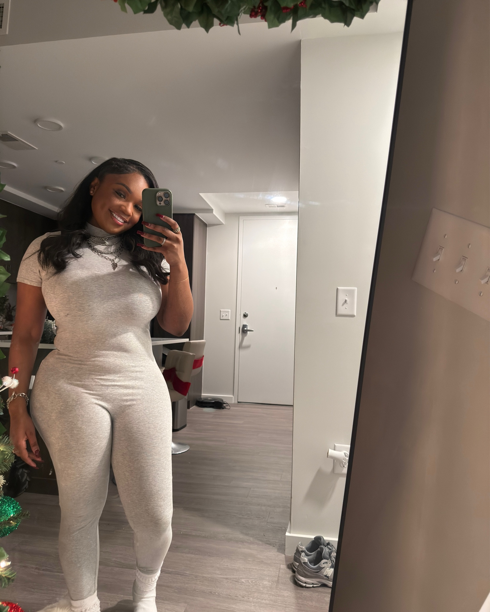 I love a cute jumpsuit basic. Forever 21 has them for 30% off 🤭 & the material is not see through!!'