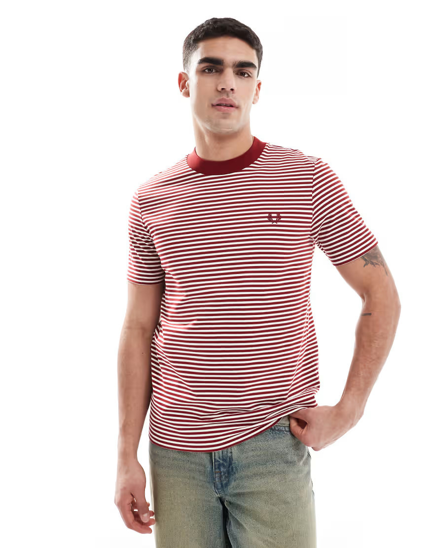 Fred Perry - T-shirt met dunne strepen in rood en wit | ASOS (Global)