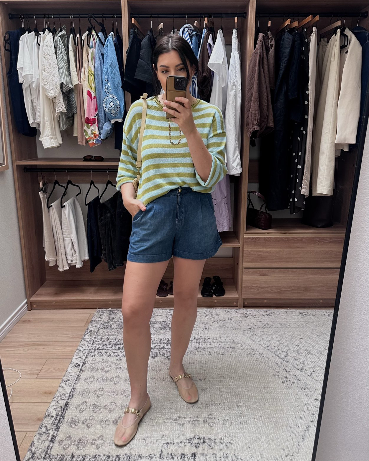 One of my favorite tops from @Zara right now! I'm in the large, it runs true to size. 

I've linked similar shorts from @jcrew (these are last year's model!) I'm in the 8 / medium.  

 