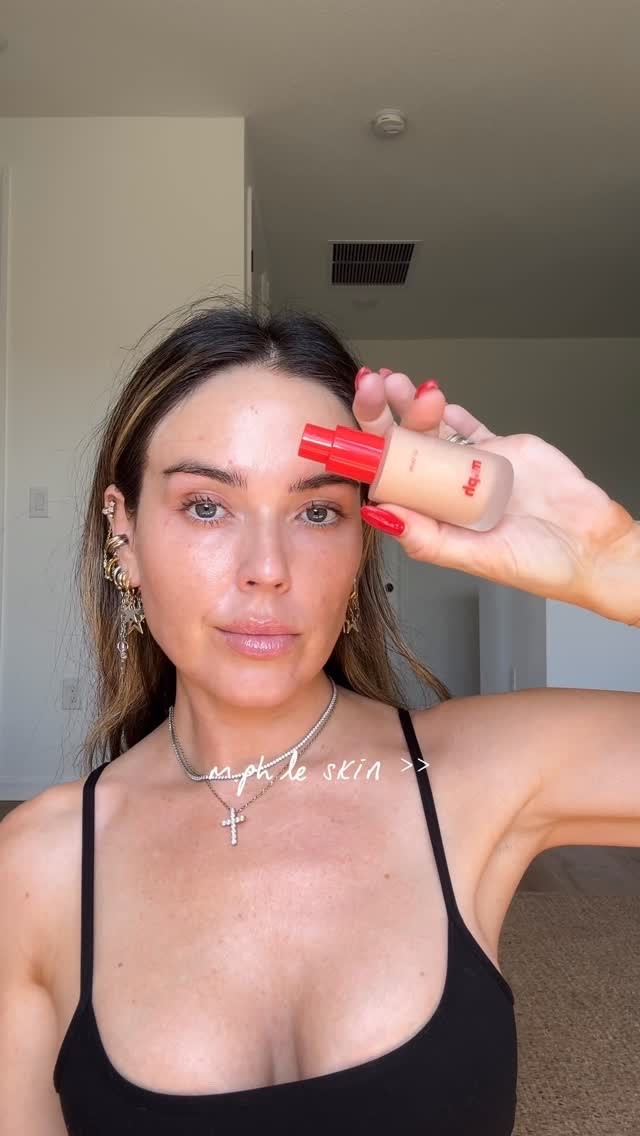 @maryphillips @mphbeauty are magicians bc the way this adheres to your skin is TEAAAA 

M.ph le skin foundation in 110