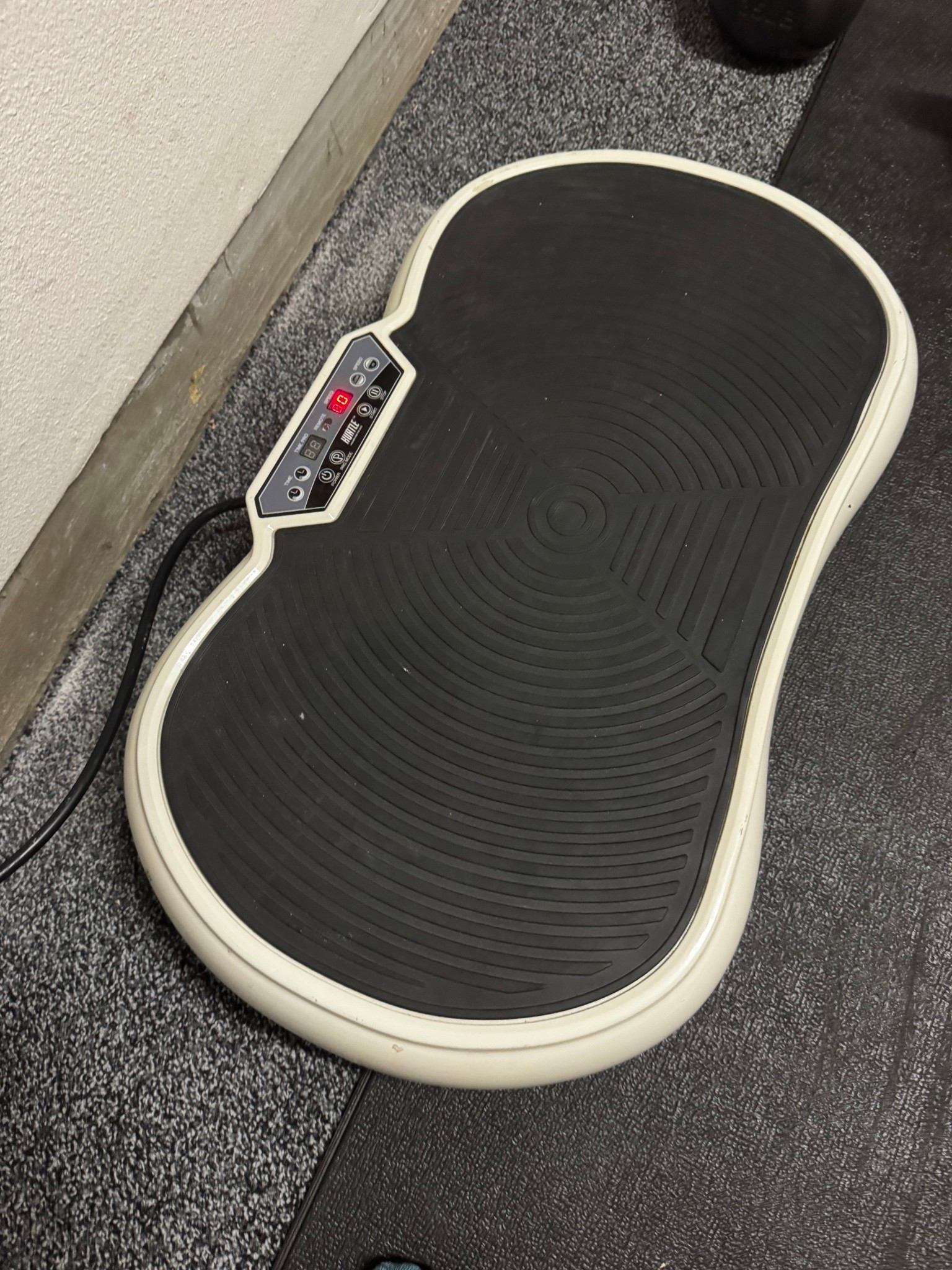 To vibe or not to vibe… I have to say that I DO like using the vibe board after working out!  However I don’t always choose to do it. It does take up room. I do think it helps with post workout recovery and drainage.  Is it worth money or extra space? Yes and no. If you have extra space, then yes. If you are ok with spending $100 or more then yes. Otherwise, it’s a nice to have. It is NOT life changing, only enhancing. HOWEVER, if you have adhd/autism kids that need this kind of stimulation to focus or calm down, then 💯 recommend for 5 minutes each day in the afternoon or before dinner. Hope this helps anyone. Linking the new version of ours, as we purchased in Feb 2019. 
#vibrationboard
#vibeboard 
#fitness
#fitnessequipment