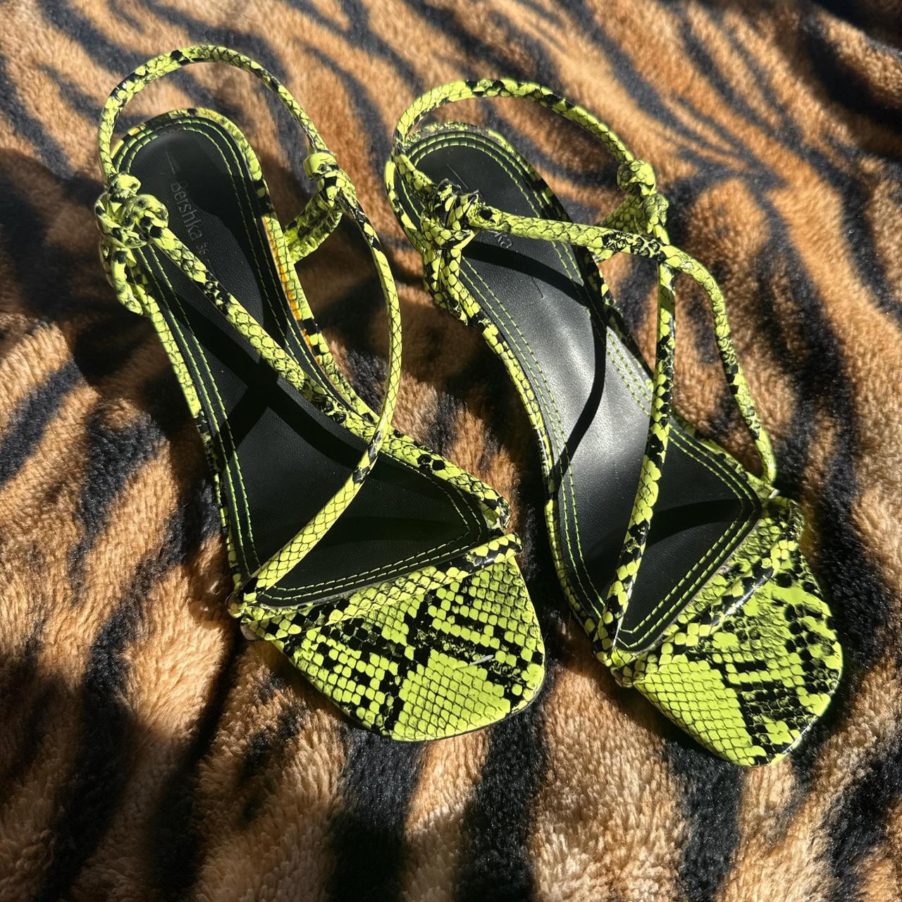 Bershka Women's Pumps - Green/Black - US 5.5 | Depop US