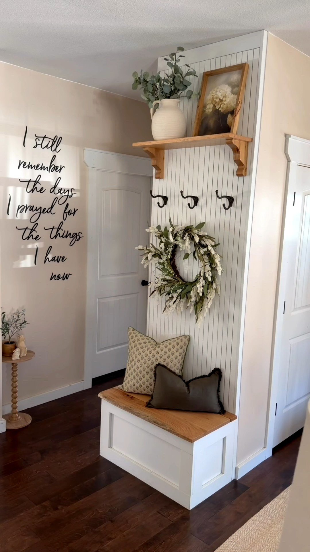 Spring hall tree, sofa table and living room views 🌿🐰

#LTKSeasonal #LTKHome #LTKdayinmylife