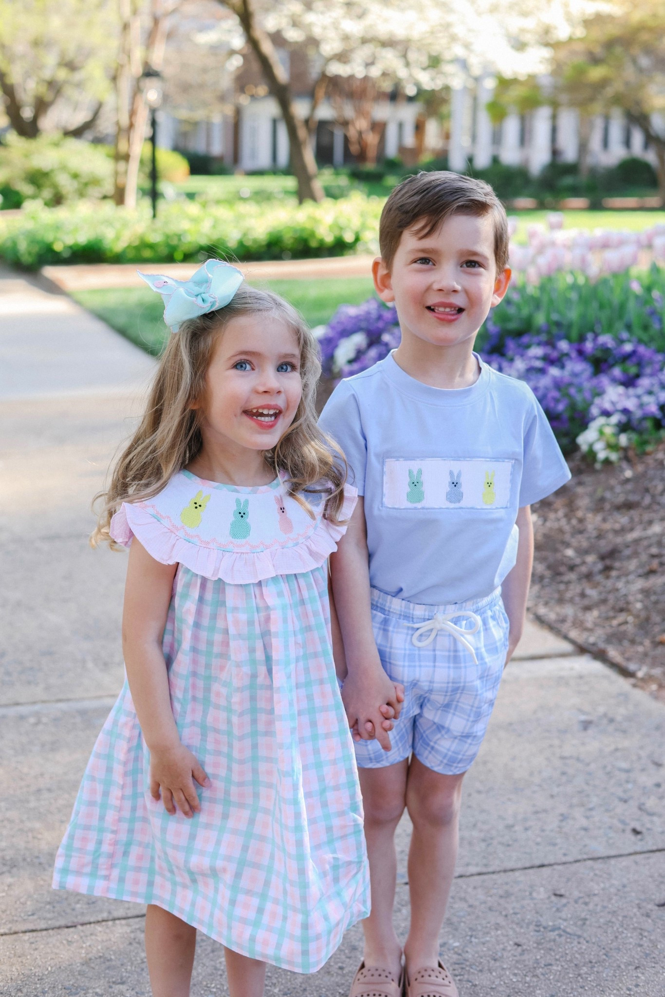 These little peeps are ready for Easter in the most adorable coordinating outfits from @thesmockedflamingo! 🐰🌷 They’re also adorable at $40 🙌🏻

#LTKKids