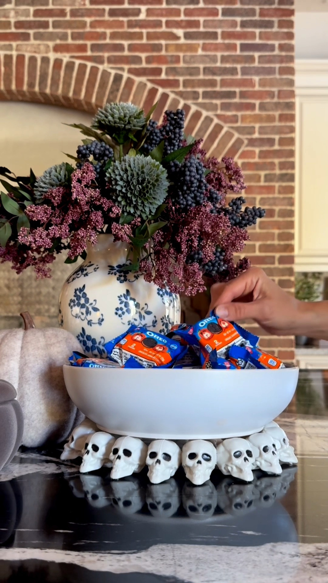 How cute is this diy mink skull pedestal go elevate your bowls for Halloween?! 💀🙌🏼

#LTKSeasonal #LTKHome #LTKSaleAlert