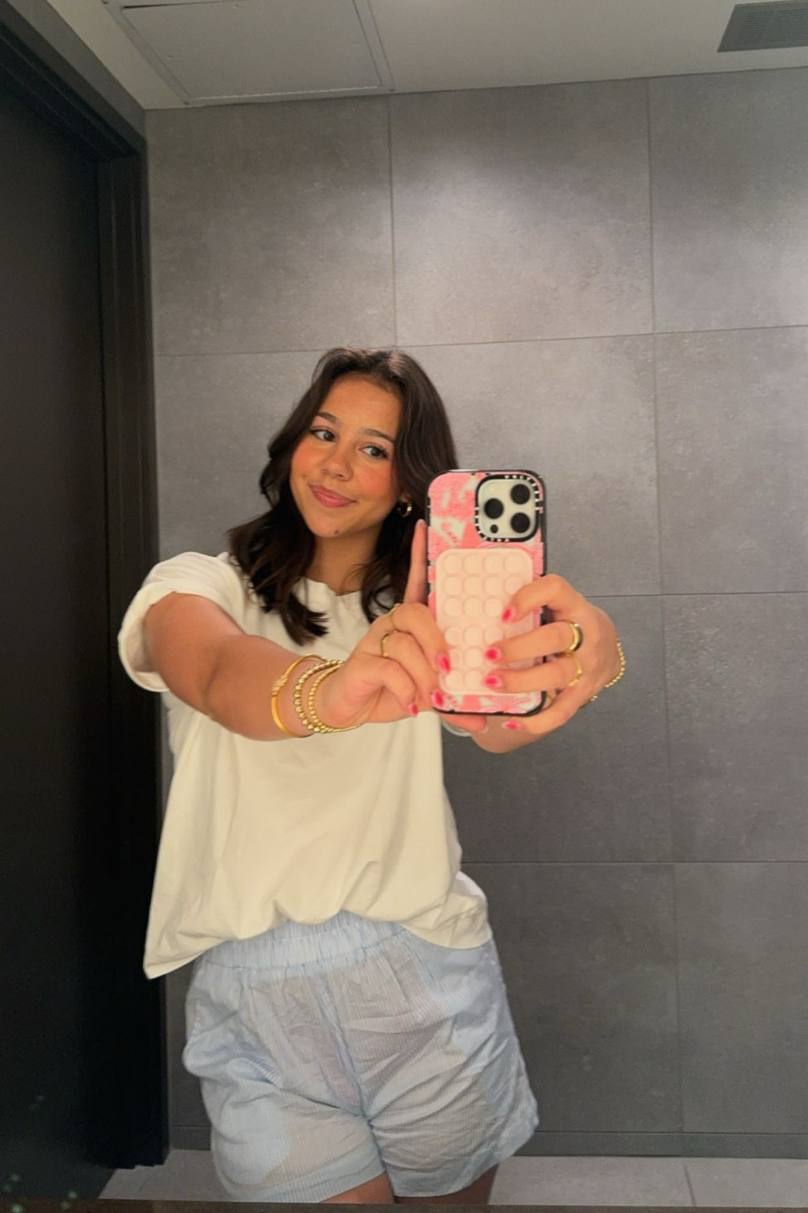 travel fittttt
shirt: size small
shorts: small
