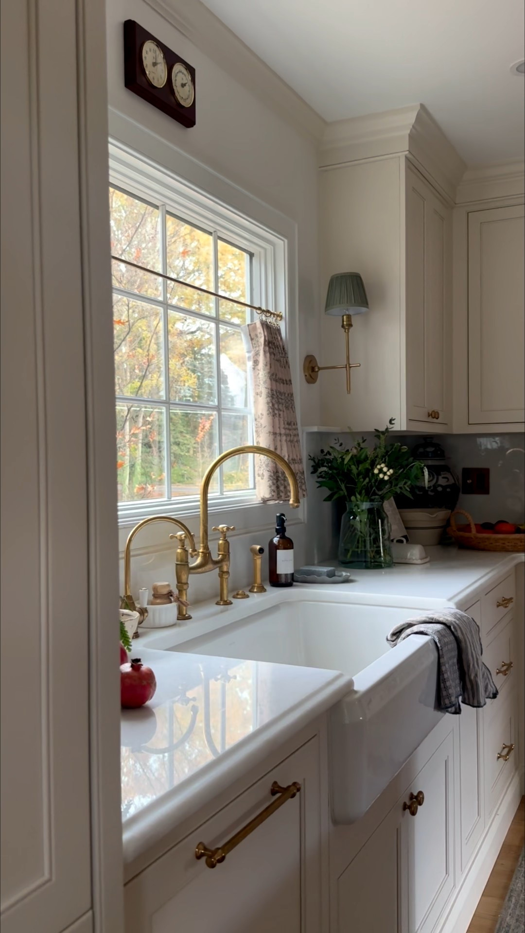 Looking for ease and a sense of calm throughout your home? Lean into the decluttering for the new year mindset. Take my step by step process to do so: 