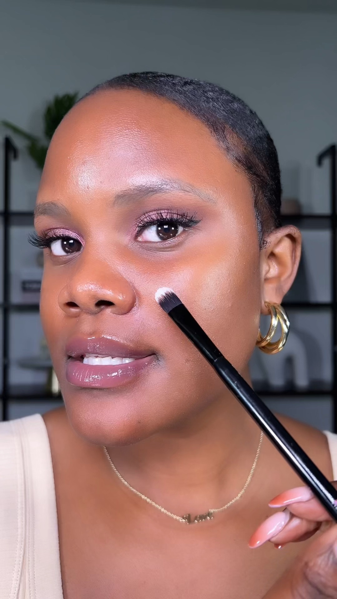 Silicone based primers don't match all foundations, which is why your makeup could be separating. Here's a guide to pairing primers and foundations
#beauty #makeup #makeuptutorial #makeupprimer #makeuptips

#LTKBeauty