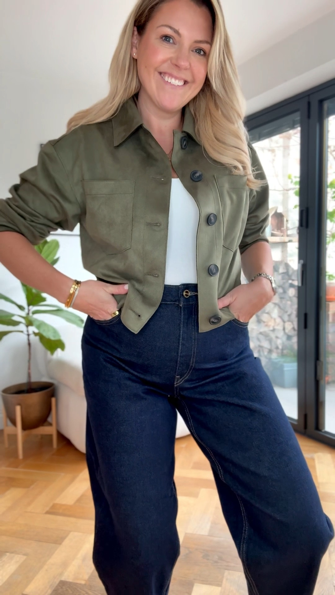Spring layers from River Island! 

#riverisland 
Barrel jeans 
Bodysuit 
Check jacket 
Suede bag

#LTKspring #LTKuk