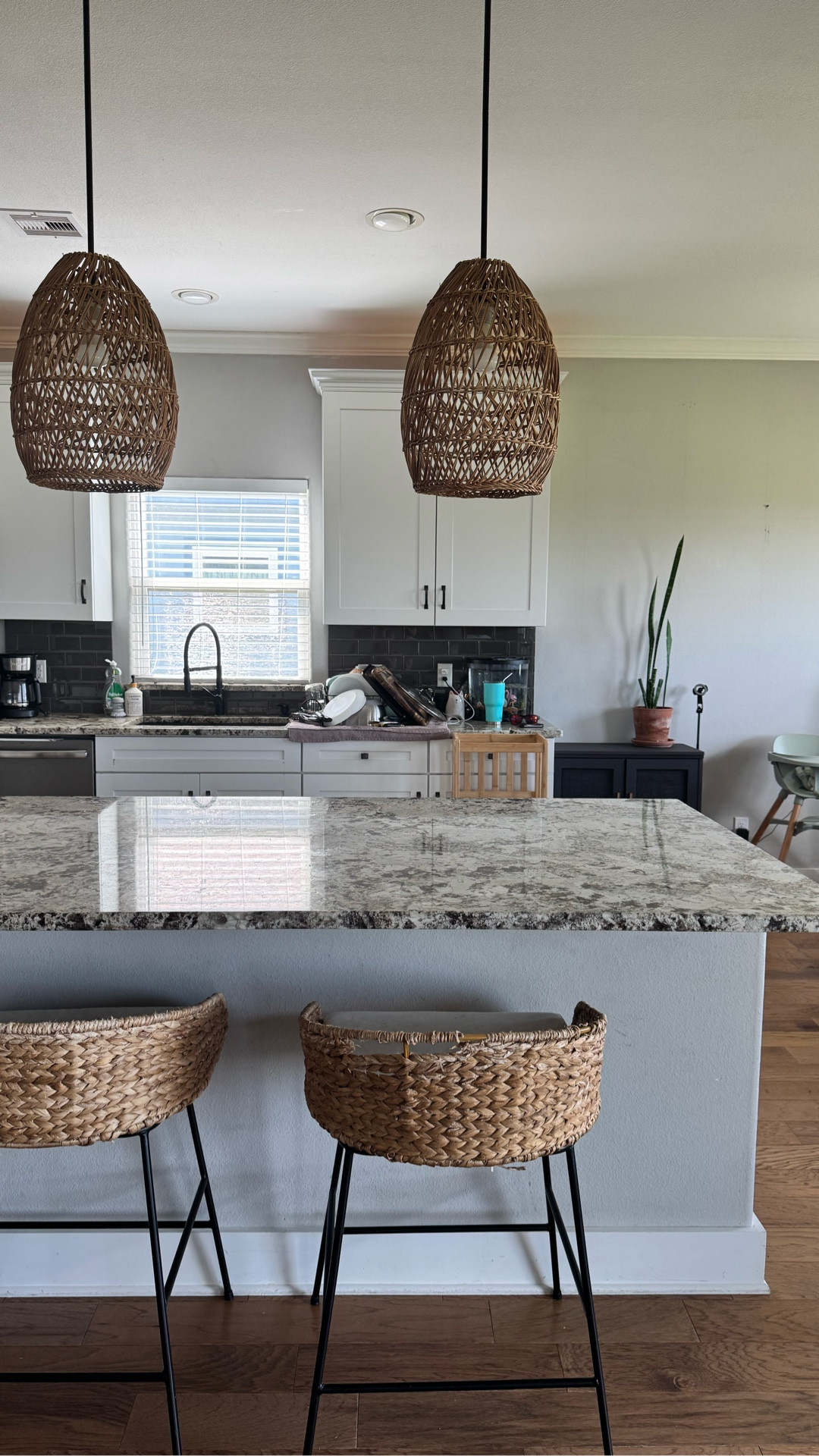 Part 3 of deep cleaning my house before baby arrives! Today is the Kitchen 💃🏻

Linking all the cleaning products and appliances I used, as well as decor and whatever you see in the video :) 



#LTKBaby #LTKFamily #LTKHome