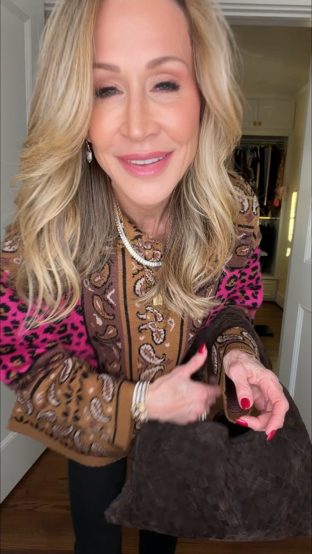 Obsessed with this sweater from Farm Rio!  It’s very versatile and I love to wear color in January!  I’ve paired it with black cropped jeans, suede cowboy style booties, jewelry from Hart and a brown suede bag!


#LTKootd #LTKSeasonal #LTKOver40