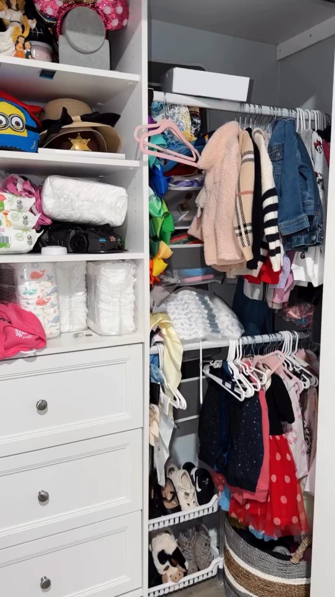 ¿El clóset de los niños siempre desordenado? Te cuento cómo lo organizo sin gastar de más y sin estrés. ¿Quieres mi lista básica? Comenta “CLÓSET” y te la mando gratis 🤍

#OrganizaciónReal
#MamáOrganizada
#ClósetDeNiños
#TipsDeOrganización
#VidaDeMamá