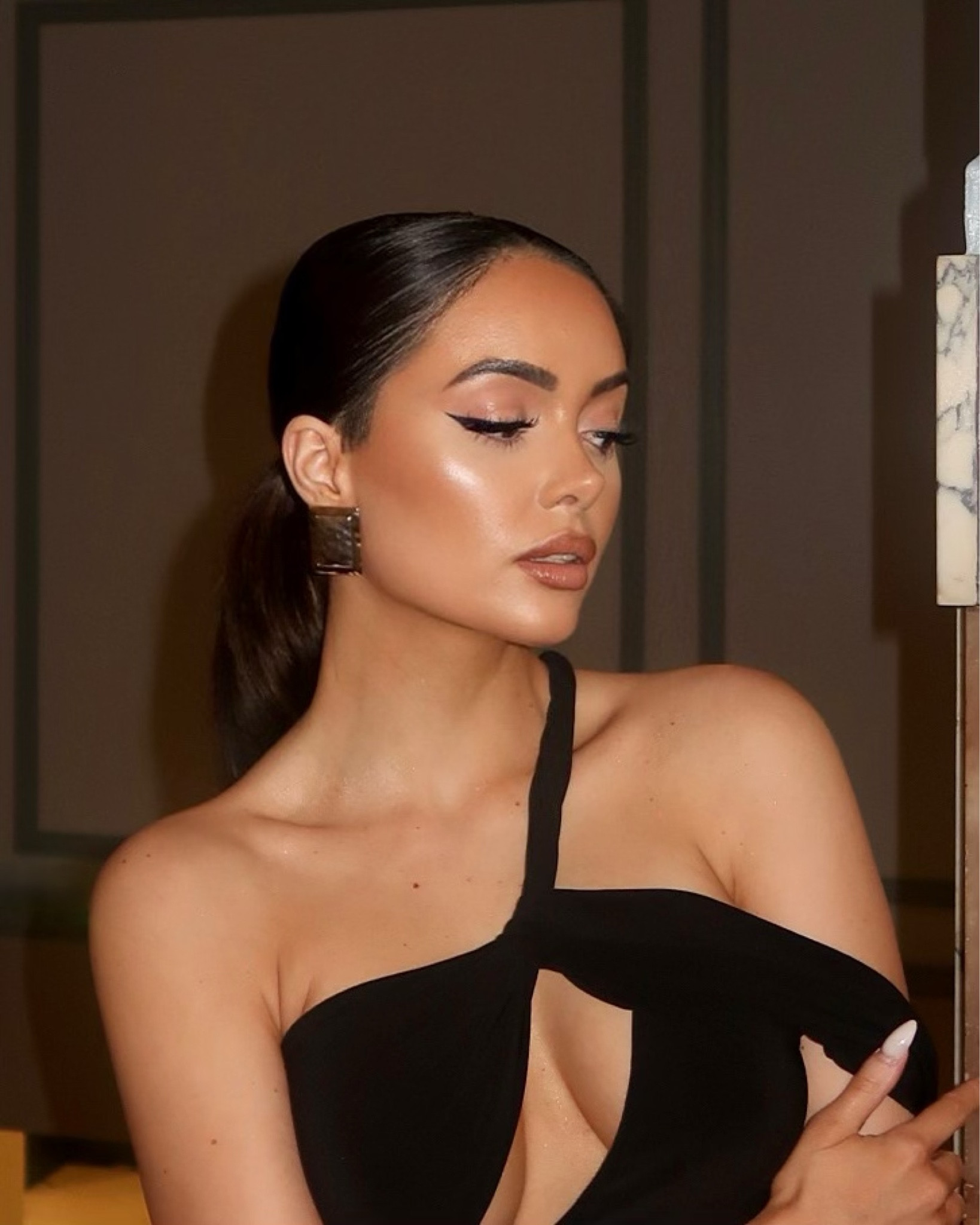 These earrings! 💛


#jewellery #accessories #costumejewellery #largeearrings #statementearrings #womensjewellery #squareearrings #goldstudearrings #goldflatearrings #hammeredearrings 

#LTKGiftGuide #LTKfindsunder50 #LTKwedding