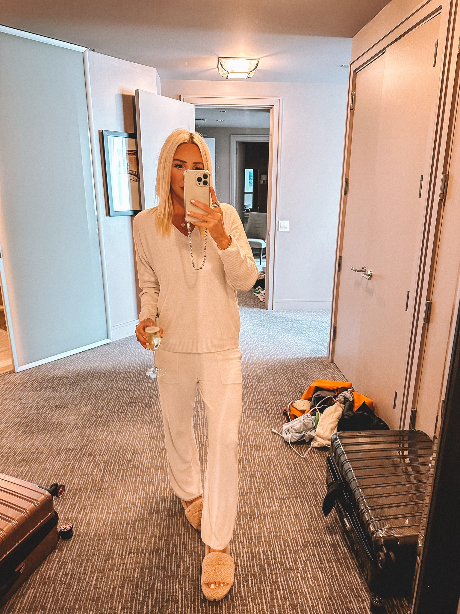 Barefoot dreams lounge set and Ugg slippers 🙌❤️ favorite cozy items from the small! Wearing a small in set 