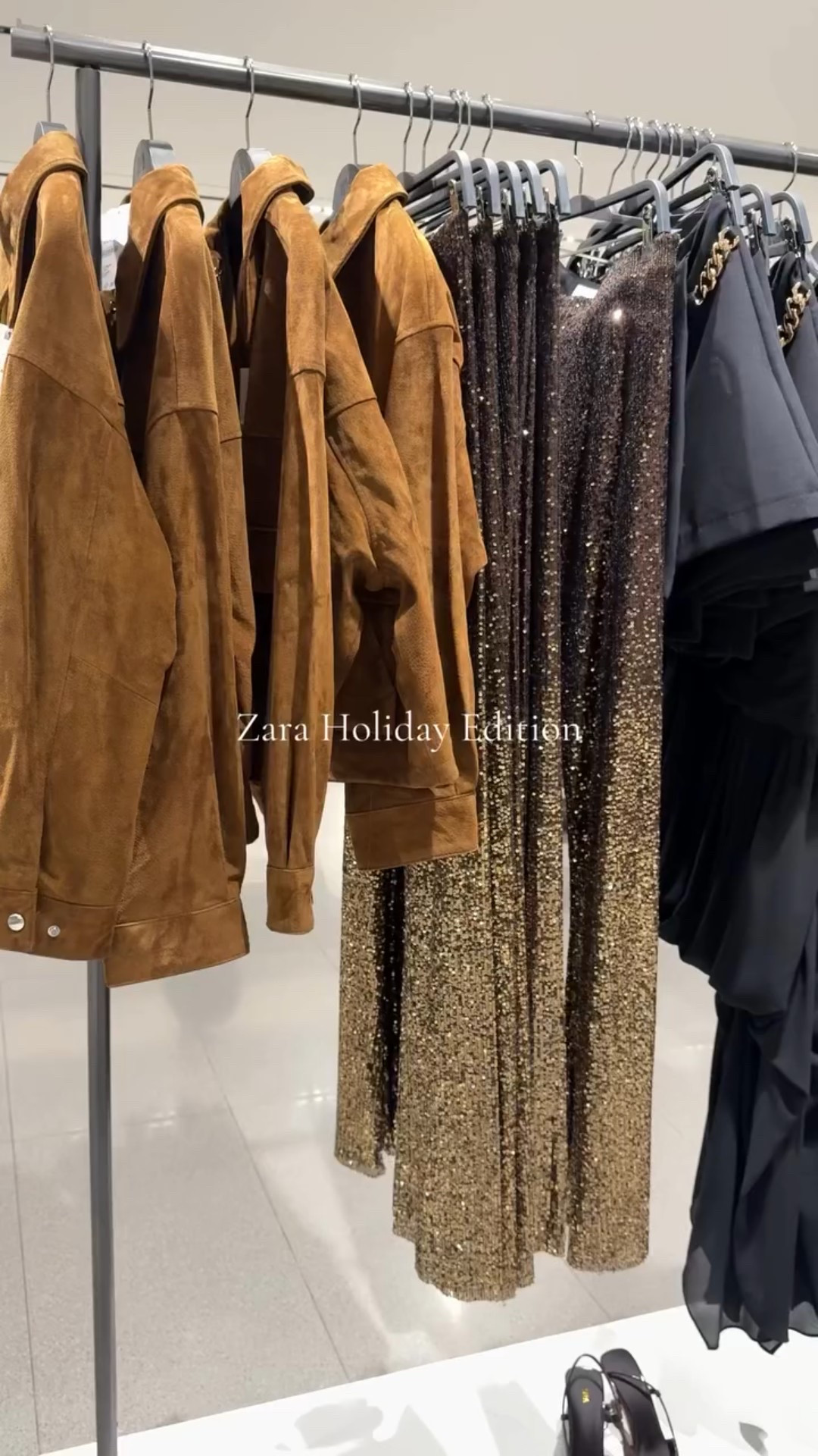 I got the most gorgeous dress for holidays at @zara @themall #zaraholiday #holidayoutfits #zarahaul #houstoninfluencer