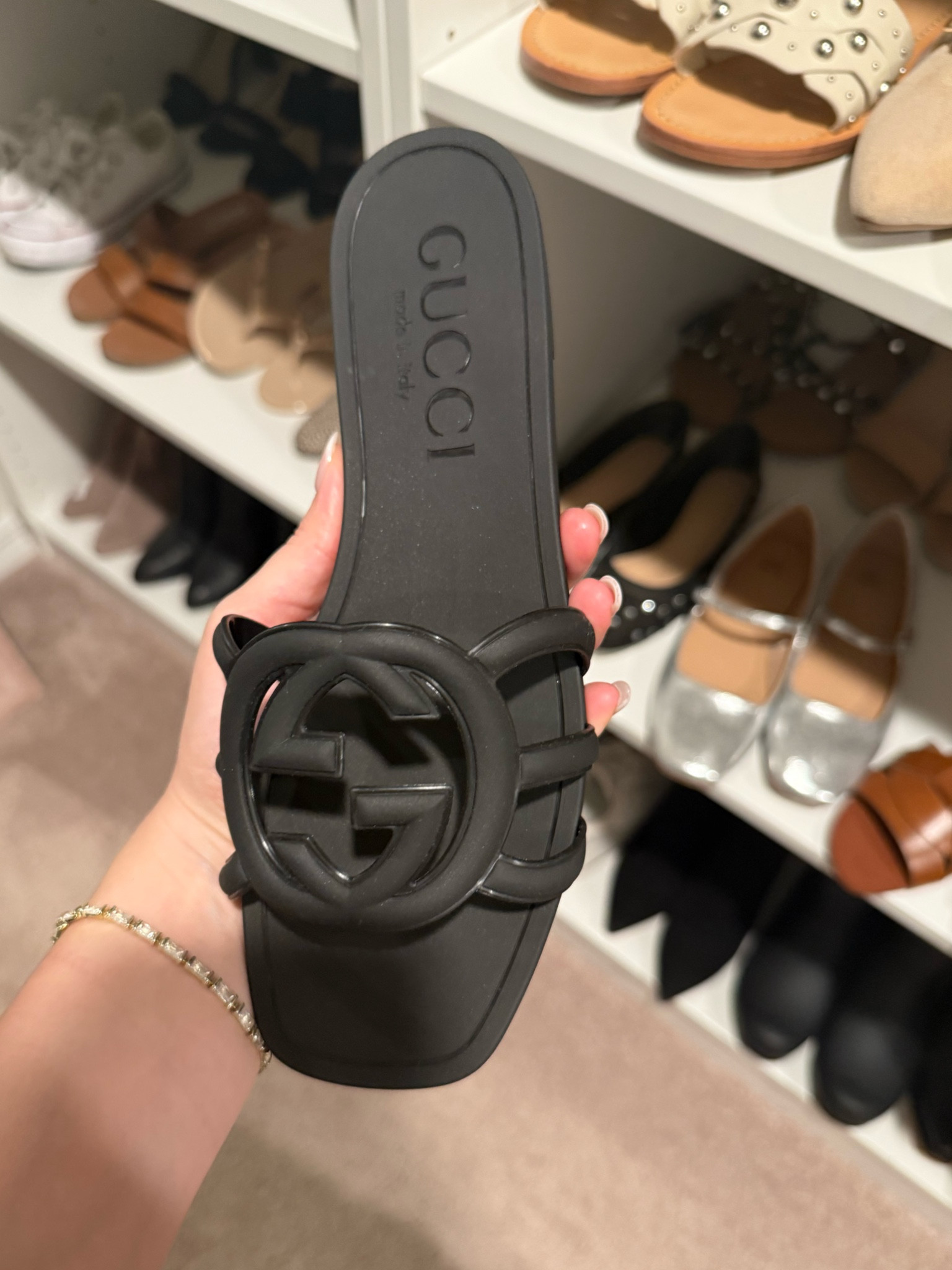 The perfect pool sandal 
#newsandals #poolsandals #summersandals #guccisandals #guccishoes #blacksandals 