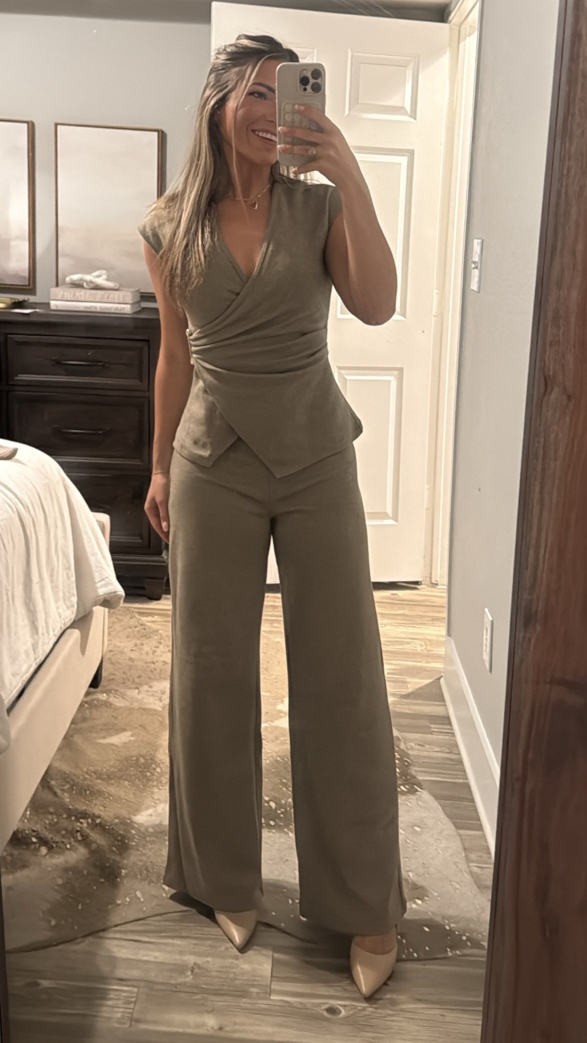 My new favorite pant set for work !! The comfiest thing. Also comes in cream 

#LTKFindsUnder50 #LTKStyleTip #LTKFindsUnder100