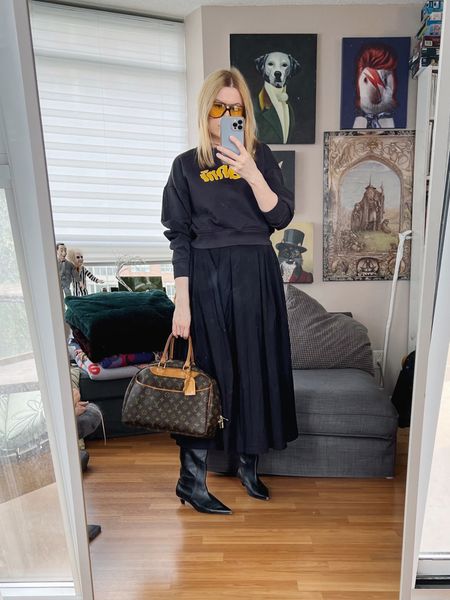 I’m playing with my wardrobe today and I took this skirt from summer to fall 👉 it just reinforces how much I hate summer. 
Bag is vintage, sweatshirt and boots also secondhand in the second photo. 

•
.  #summerlook  #torontostylist #StyleOver40  #vintagelouisvuitton #thriftFind #thriftstyle #secondhandFind #fashionstylist #FashionOver40  #MumStyle #genX #genXStyle #shopSecondhand #genXInfluencer #WhoWhatWearing #genXblogger #secondhandDesigner #Over40Style #40PlusStyle #Stylish40s #styleTip  #secondhandstyle 


#LTKstyletip #LTKFind #LTKunder50
