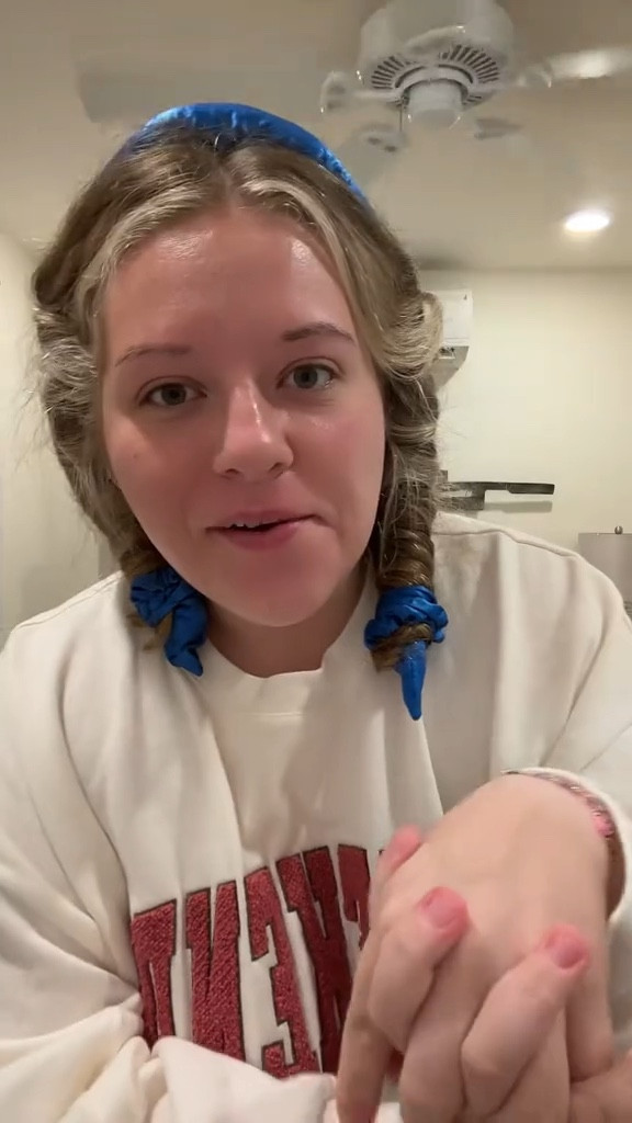 Bama Rush Day One GRWM


#LTKBeauty #LTKVideo #LTKBacktoSchool