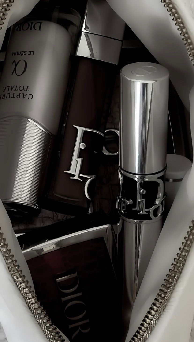 Dior beauty 🤎

#dior #beauty #makeup #skincare #cosmetics 

#LTKFindsUnder50 #LTKFindsUnder100 #LTKBeauty