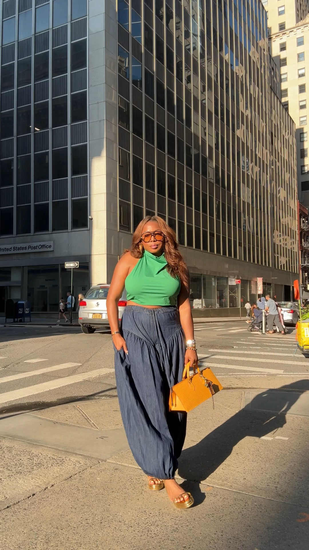The bigger the pants, the better the outfit. 🤌🏾

Balloon pants are having a major moment right now, and I’m here for all of the volume. I kept the top fitted to balance the shape, then added a structured bag, oversized sunglasses and metallic sandals to finish the look without fighting the silhouette.

Style tip: with balloon pants, keep the rest of the look streamlined and let the shape be the statement.

Shop the look on LTK. 🔗

#LTKgrwm #LTKootd #LTKstorytime