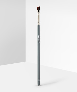 1.10 My Sharp Angle Brush | Beauty Bay