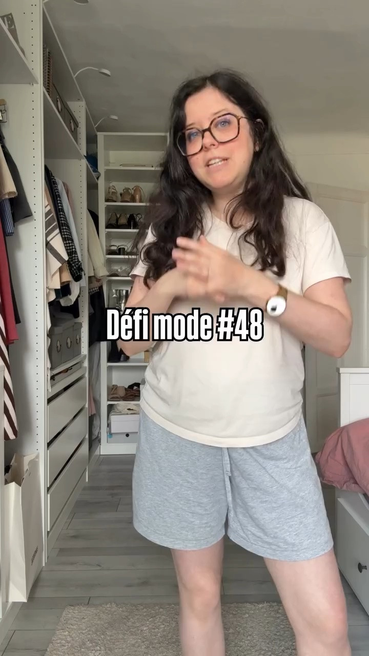 On a toutes un t-shirt à message ou un graphic tee qui traîne dans notre dressing sans trop savoir comment le porter.
Du coup, c’est devenu le #defimodeclaire de cette semaine.

Alors, défi réussi ou raté ?

#LTKstyletip #LTKpartywear #LTKfrance