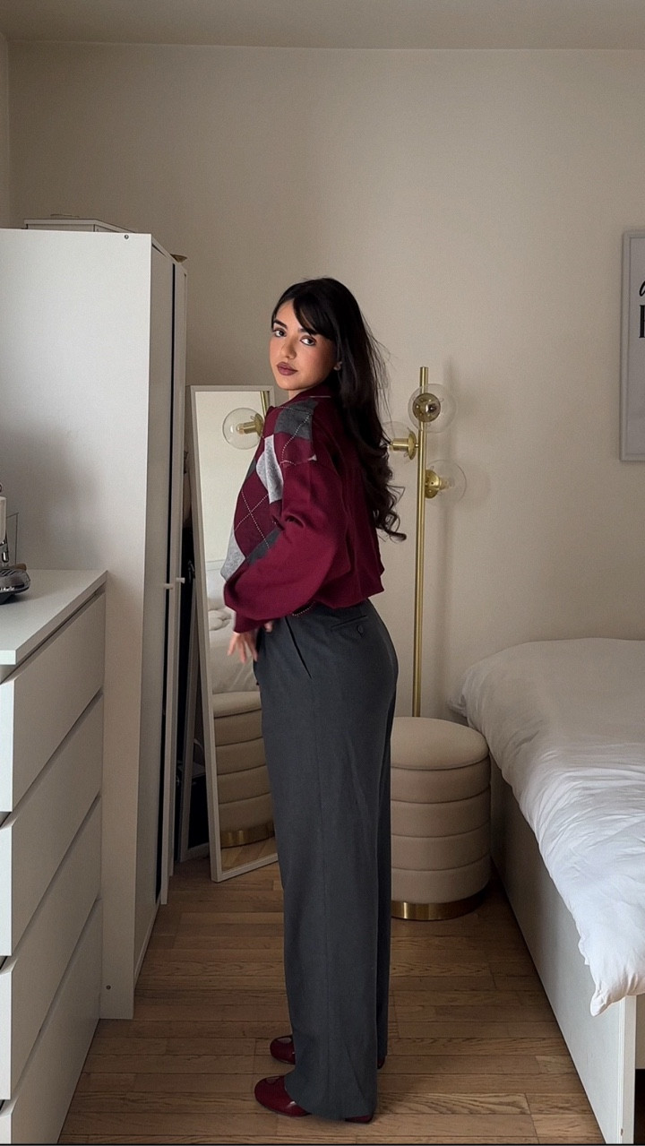 A lil bit of 🍇 and a lil bit of 🩶✨
Details :
Pants - @uniqlo 
White Tee - @asos 
Polo knit - @edikted 
Coat - @zara 
Shoes - @shopcider 
.
.
.
.
.
.
.
.
.
#grwm #outfitinspo #outfitideas #winterstyle #winterfashion capsulewardrobe casuallook casualchic zara hm aesthetic lookbook lookdujour outfitdiaries minimalstyle winteressentials timelessfashion ootd