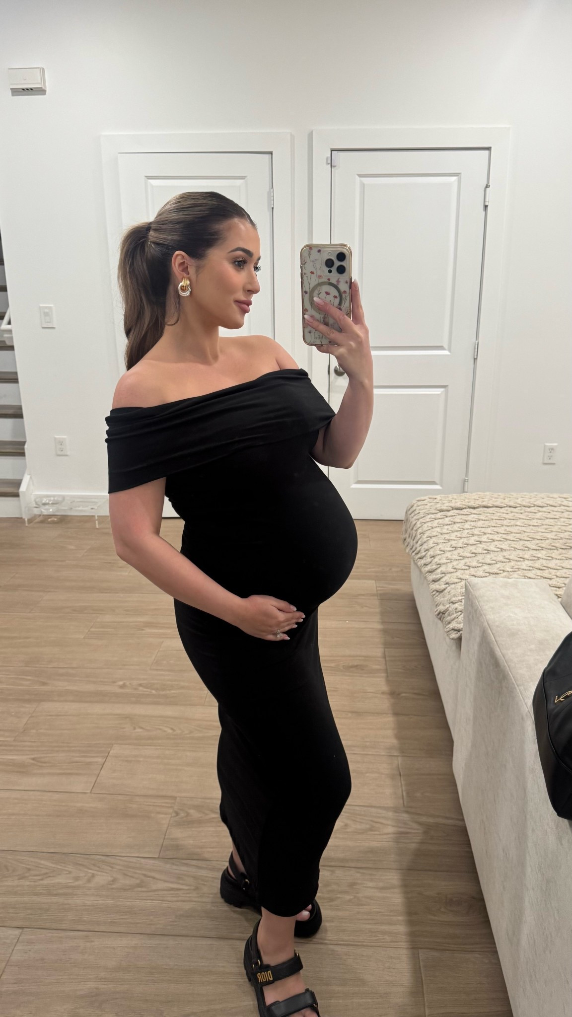 Wearing this dress in a size small 🖤 currently 32 weeks pregnant. 

#LTKStyleTip #LTKBump #LTKPetite