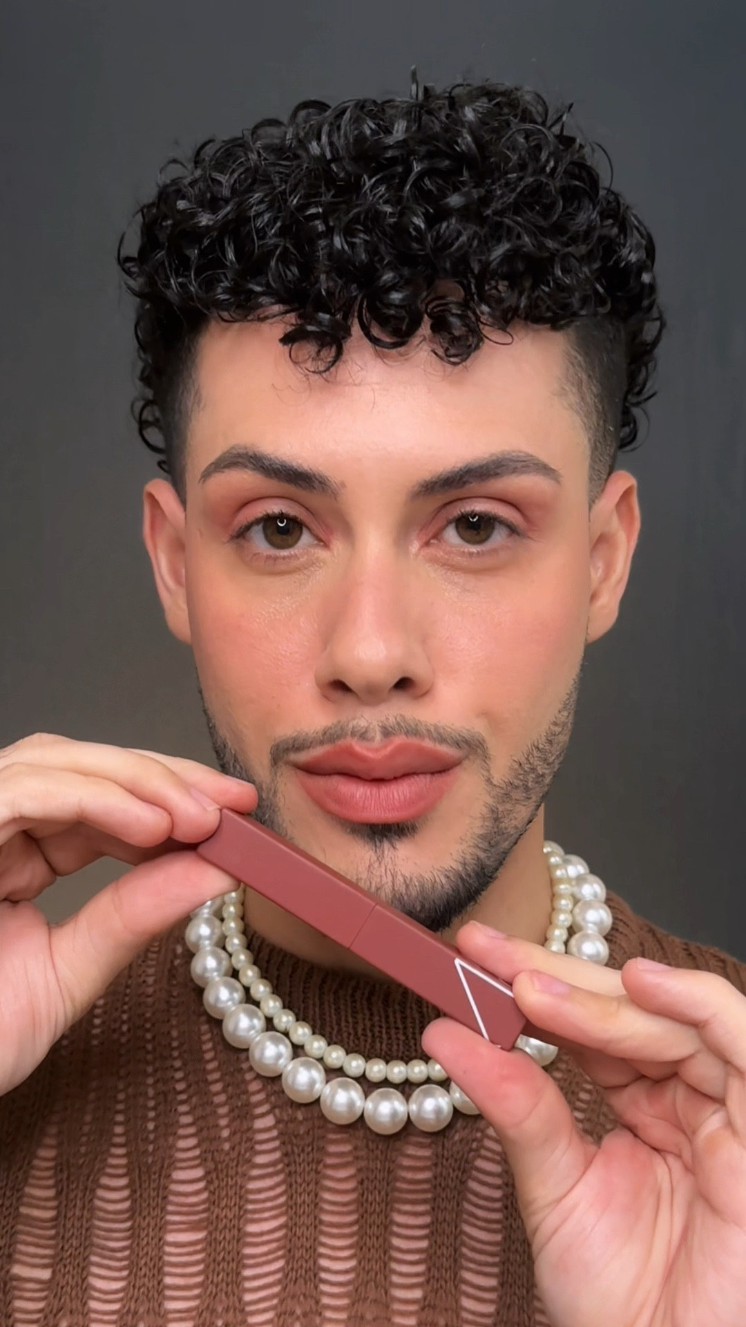 Um produto multifuncional vale mais que muitos comuns por aí!
Esse batom magnífico de @narsissist é ótimo para usar como blush/bronzer, adicionar dimensão aos olhos e corar as bocas com efeito matte aveludado de longa
duração


#LTKbrasil #LTKbeleza