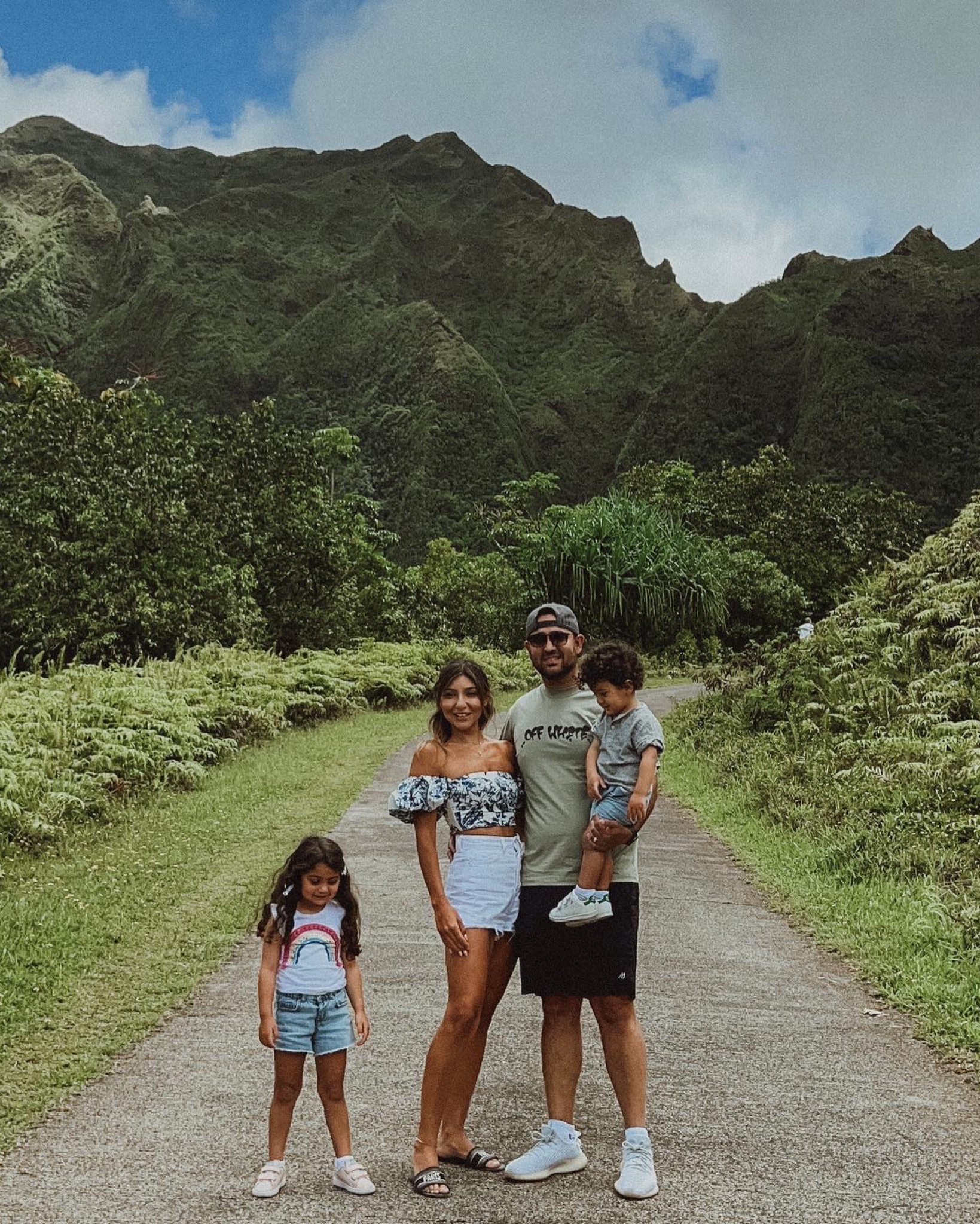 My favorite island top! Would be so cute for a warm holiday getaway outfit! 

#LTKHoliday #LTKstyletip #LTKtravel