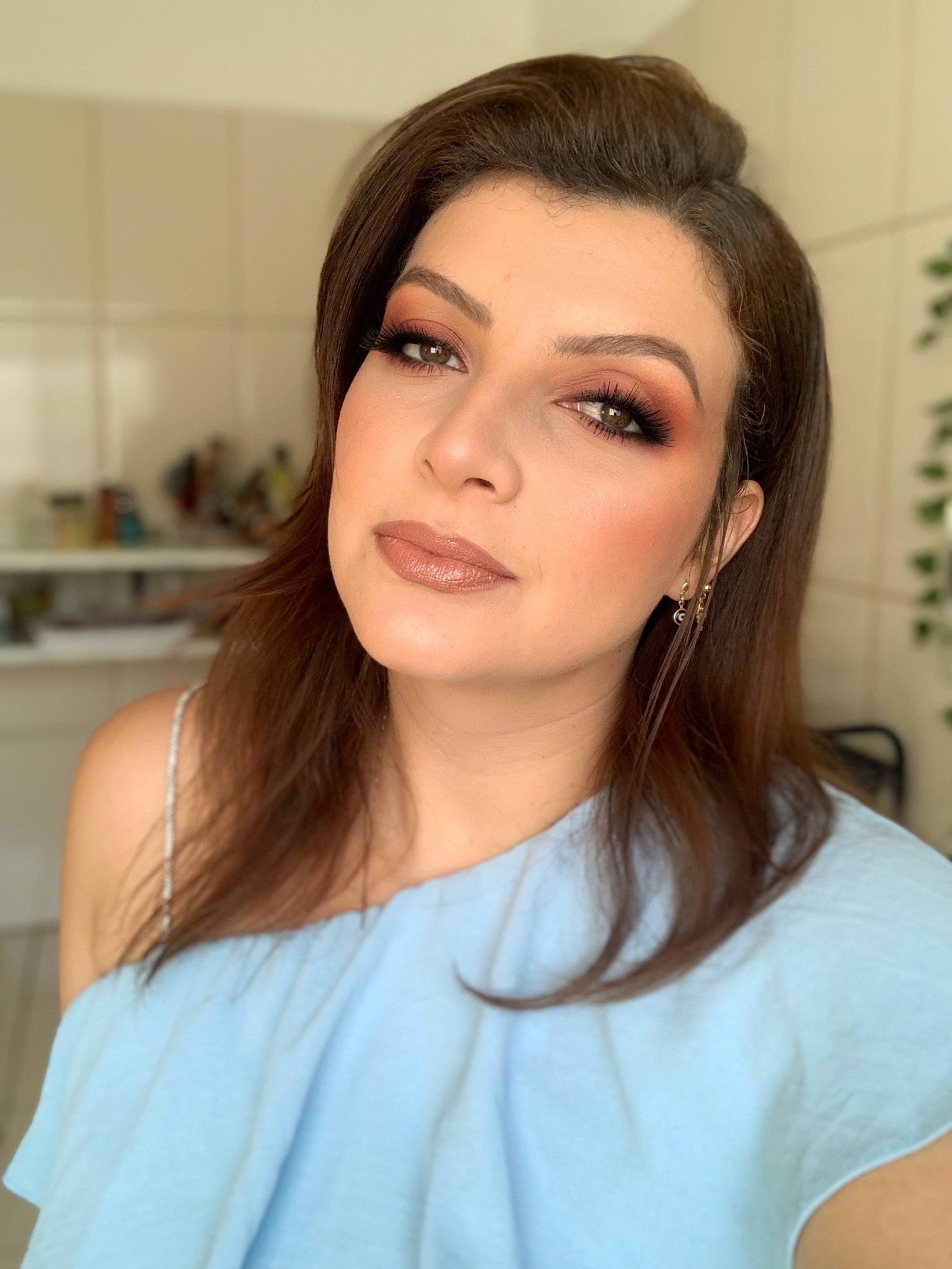 E essa sombra maraaa! 
Eu amo tons terrosos e tenho a certeza que você vai amar, em olhos verdes e cor de mel eles tem um destaque incrível, além de realçar a cor dos olhos. 
Quer saber quis produtos usei nessa make ? 

Segue o meu shop LTK! 

#LTKbrasil #LTKVideo #LTKbeauty