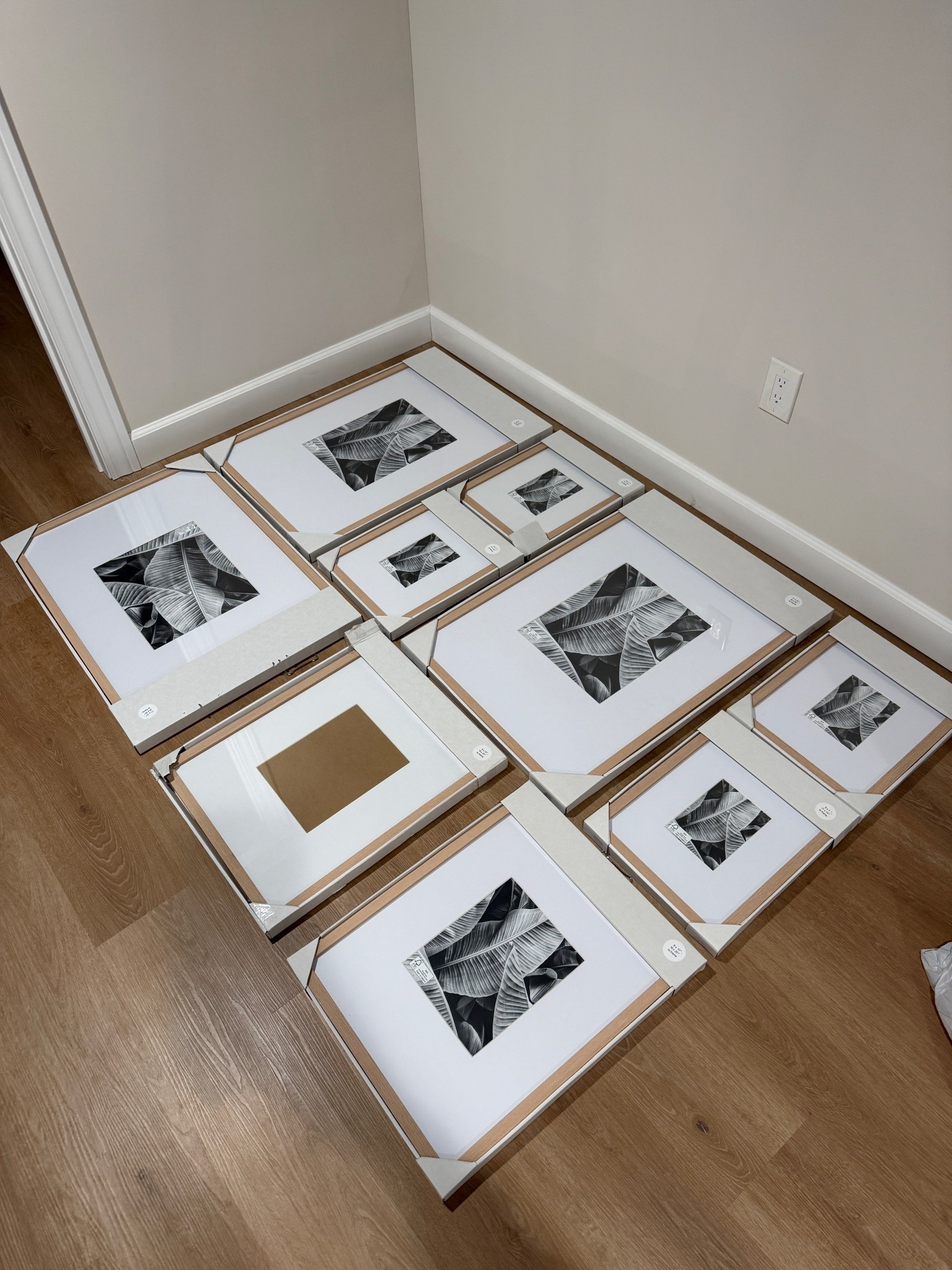 gallery wall frames; 3-20x30", 2-16x20", 4-11x14"

#LTKHome