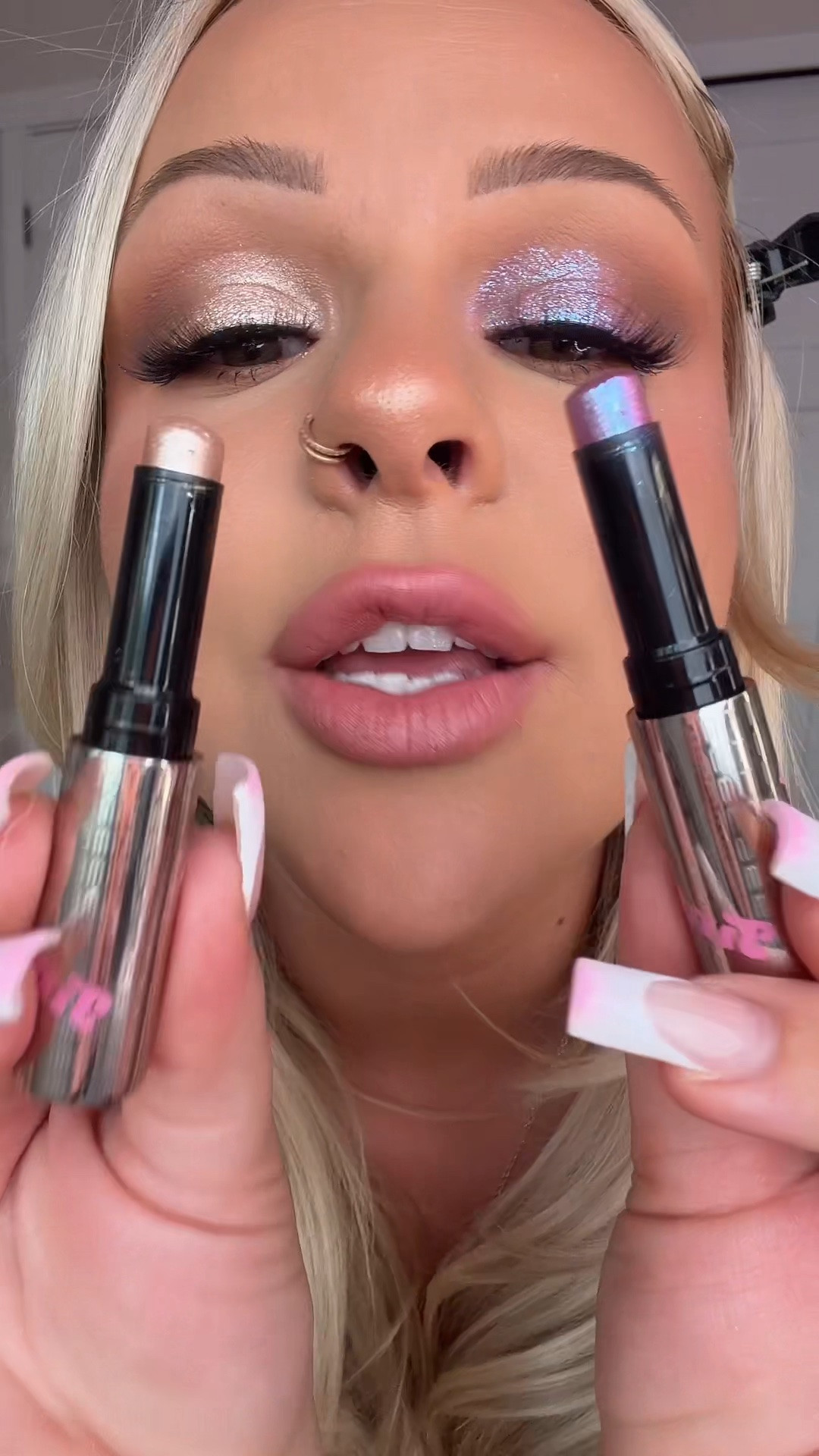 These Jelly eyeshadow sticks add the PERFECT shimmer to your eyeshadow and they’re so easy!! Linked them below for you!! ✨💕