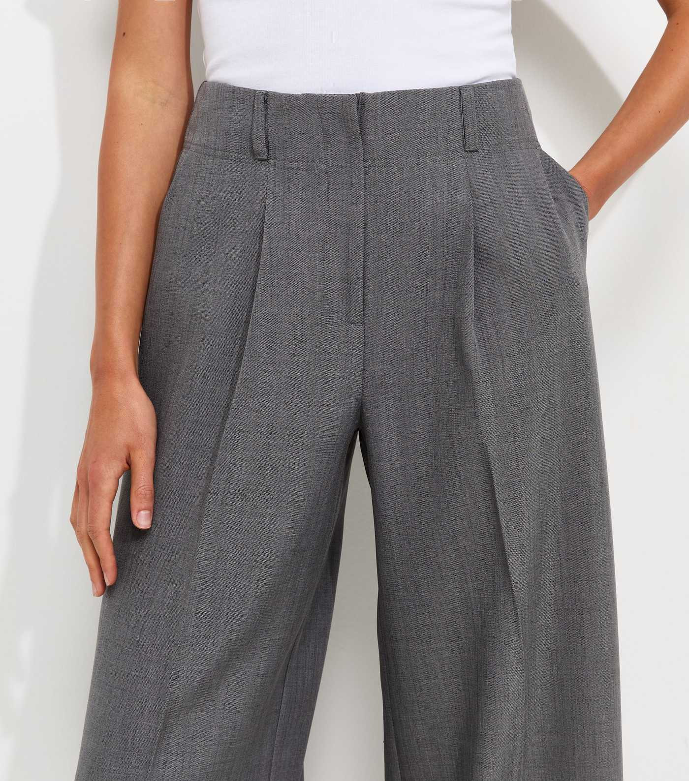 Dark Grey Pleated Tailored Wide Leg Trousers | New Look | New Look (UK)