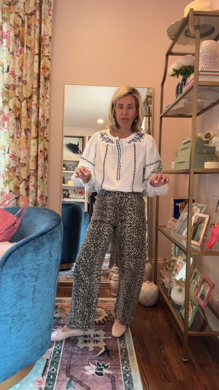 Cute throw on and go look! 
Too - xs 
Jeans - 26 
Flats - 7.5 (sized 1/2 down)