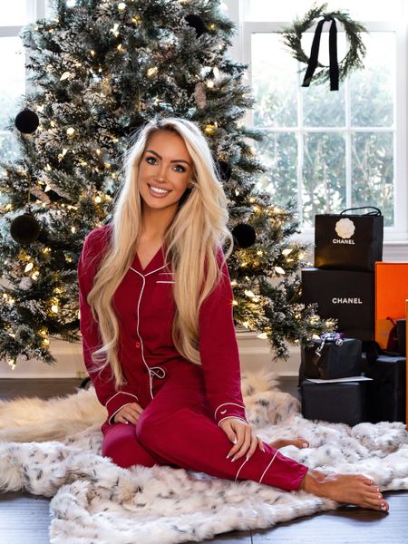 Women’s Luxe Pima Cotton Red Holiday Sleepwear Pajamas! ♥️🌲 follow @hollyjoannew for style and beauty!! So glad you’re here babe!! Xx

Holiday Pajamas | Christmas Pajamas | Red Pajamas | Women’s Sleepwear | White Striped PJs | Christmas outfit | Holiday Outfit | Pajama | Christmas Morning Outfit | Christmas Decorations | Wreaths | Ribbon | Luxe

#LTKfindsunder100 #LTKHoliday #LTKstyletip