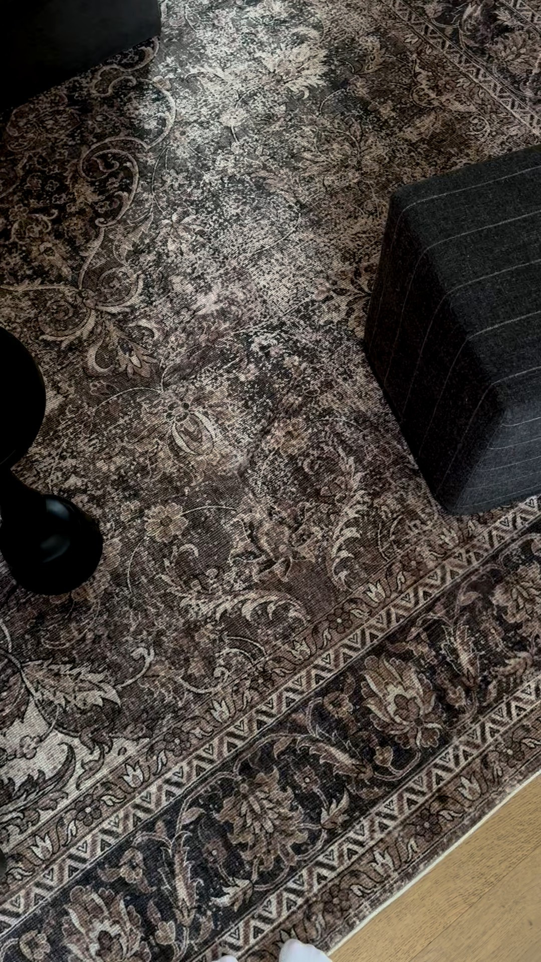 Obsessing over this new rug from Amazon. The colours are amazing & it totally changed the whole look & feel of this space. 

Definitely one of my favourite Amazon purchases to date!