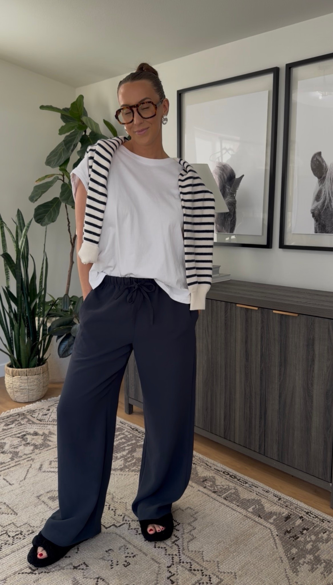 Work from home #ootd

Tshirt: L
Lodge pants: M
Sweater: M
Glasses: Elisa Johnson



#LTKWorkwear #LTKootd #LTKgrwm