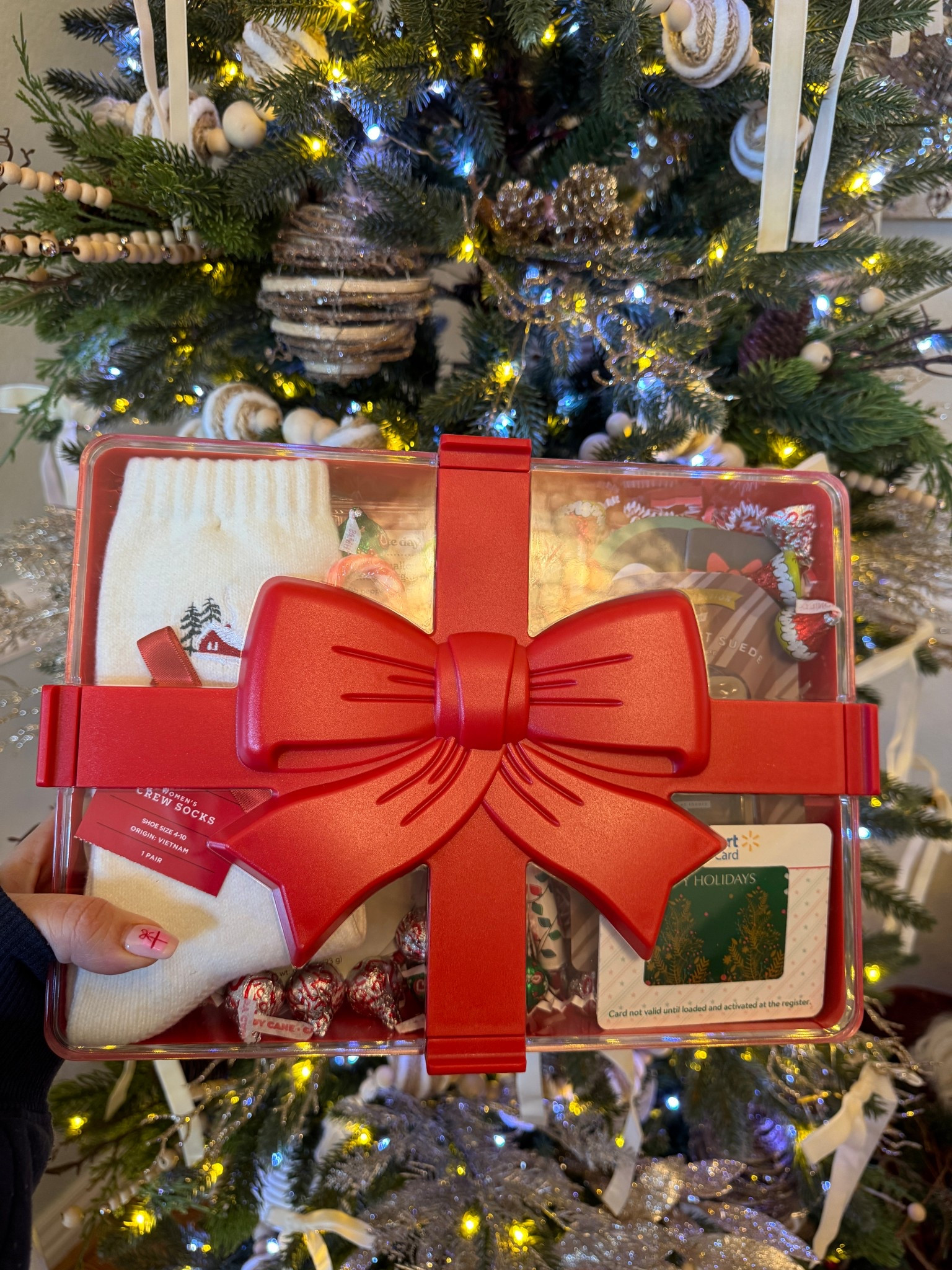 Last-minute teacher gift idea that feels anything but rushed 🎁🍎
One side cozy (socks + cocoa + sweet treats)
One side teacher essentials (gift card + pen + notepad)

Simple, thoughtful, and guaranteed to make their day a little brighter ✨
Making everyday a celebration 🎉
#teachergifts #gifting #ltkgift #christmasgift #diygift 

#LTKSeasonal #LTKGiftGuide #LTKHoliday