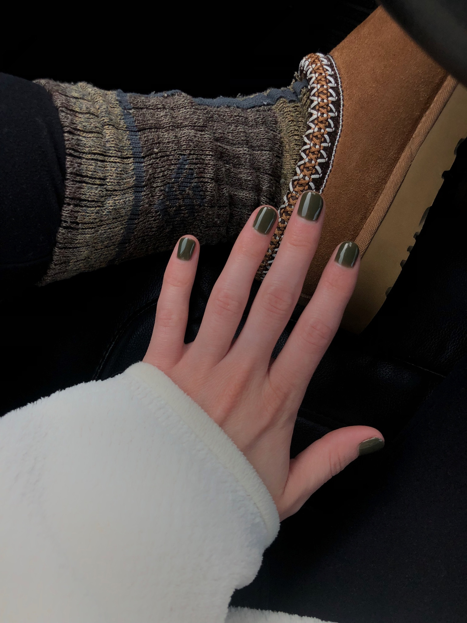 The perfect green nail color OPI (Suzi - The First Lady of Nails) it’s not baby poop green or christmas looking, just a good deep green gray! 

The polish, powder & gel option are all linked so you can take your own container to the nail salon or do it yourself at home.

(mine are painted with the gel)






@Morgan.Speiser 
fall nails, winter nails, nail inspo, OPI nail colors, cozy outfits, Ugg slippers, tasman slippers. 

#LTKHoliday #LTKbeauty #LTKSeasonal