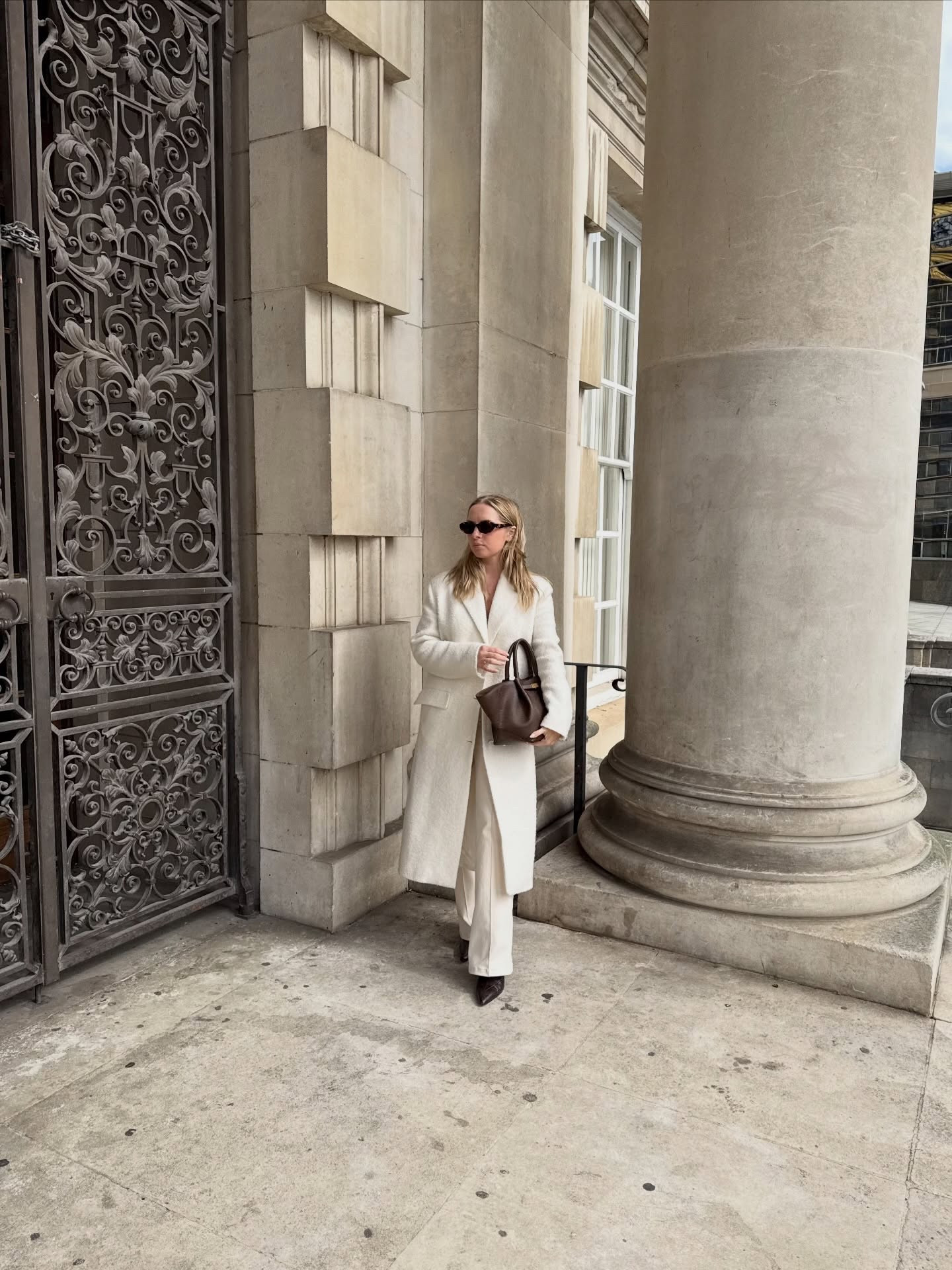 Cream and brown on repeat, my absolute favourite outfit colours. 

Bag @demellierlondon 
Boots @hm 
Sunglasses @prada 
Jeans @mango 
Coat and top @zara 

#springoutfit #outfitstyling #neutraloutfit #afforɗablefashion #classyoutfits @liketoknow.it @liketoblogit @shop.ltk