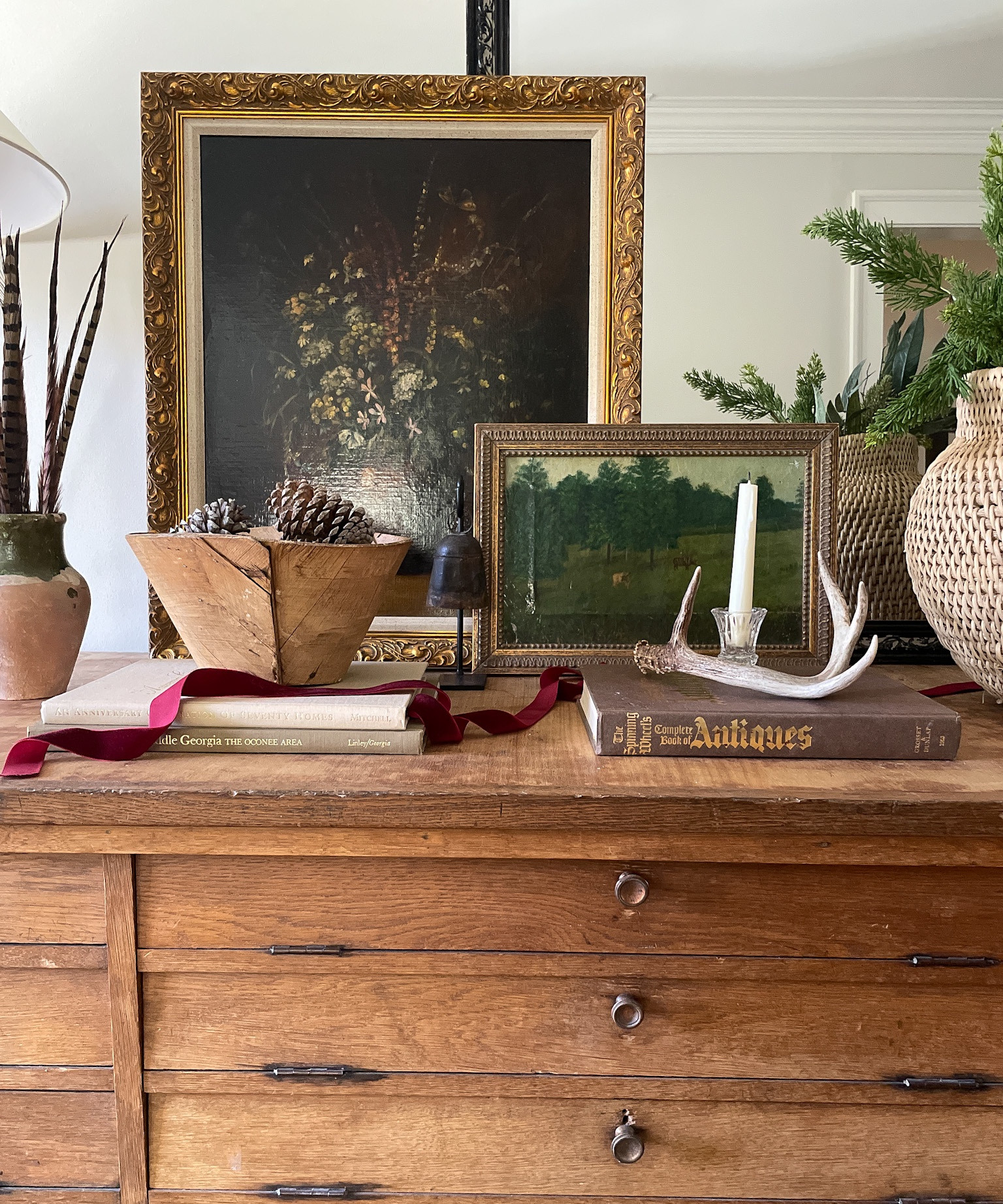 Simple holiday decor, holiday decorations, simple styling, vintage modern mix 

#LTKHoliday #LTKhome #LTKSeasonal