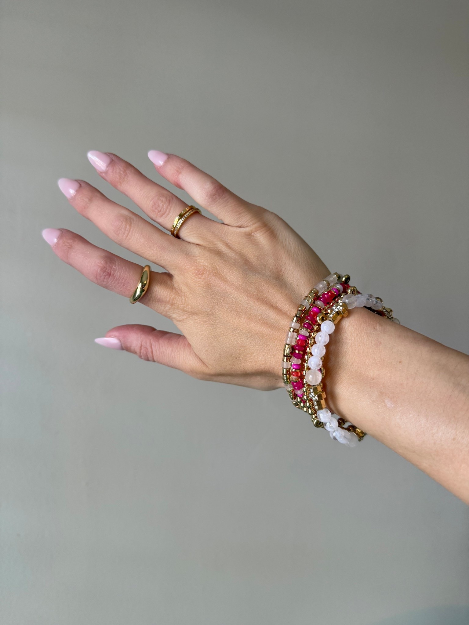 Baublebar $10 bracelet stack sale happening now! 20% off everything else!



Mother’s Day, jewelry, summer style, mom life, beaded jewelry 

#LTKBeauty #LTKMothersDay #LTKSaleAlert