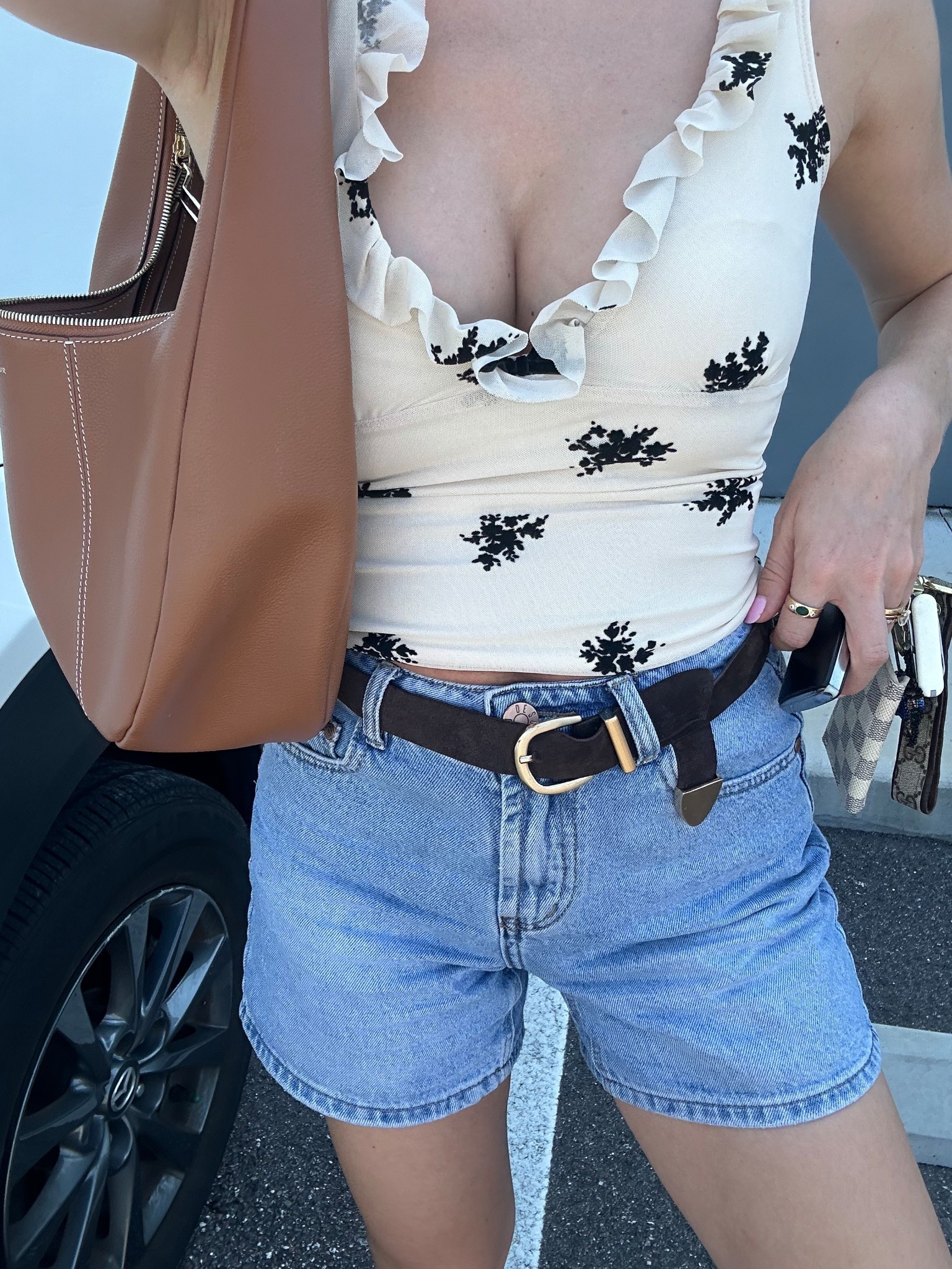 Cute and casual postpartum outfit

#LTKStyleTip #LTKSaleAlert #LTKFindsUnder100