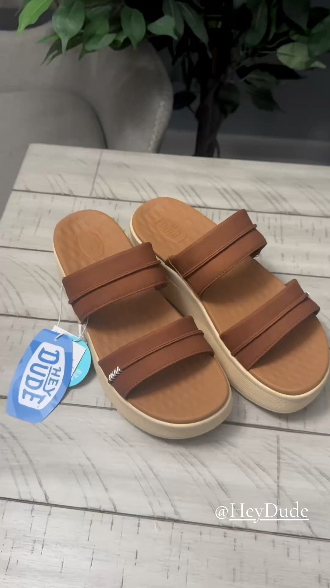 HEYDUDE Austin Slide Sandals 🤍
#heydude #heydudepartner #heydudeshoes

#LTKFestival #LTKSpringSale #LTKootd